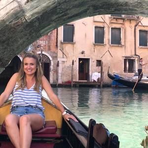 Meet your Posher, Abbey